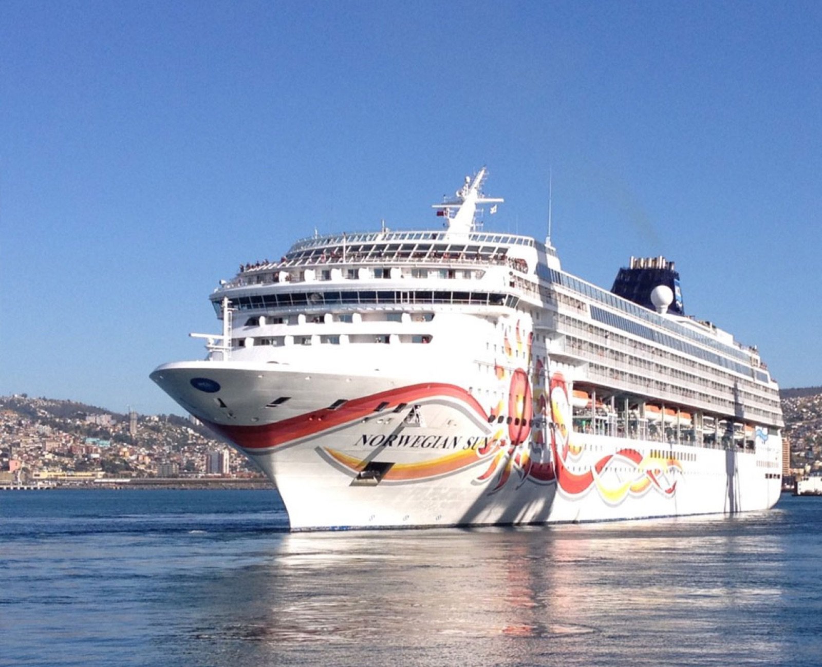 Crucero en el puerto de Valparaíso, destino de los traslados desde el aeropuerto de Santiago